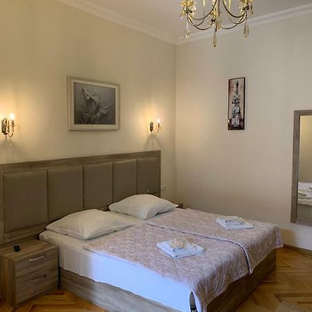 Guest House Rafael Tbilisi Exterior photo
