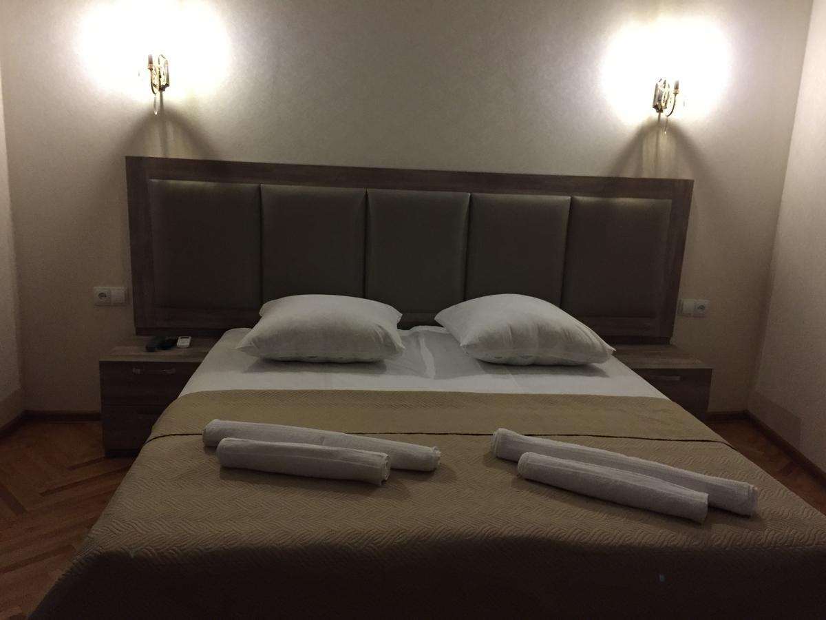 Guest House Rafael Tbilisi Exterior photo